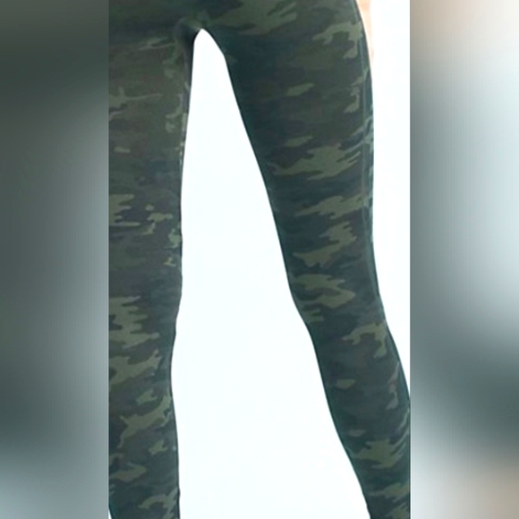 Spanx Camouflage Pattern Leggings - Picture 1 of 6